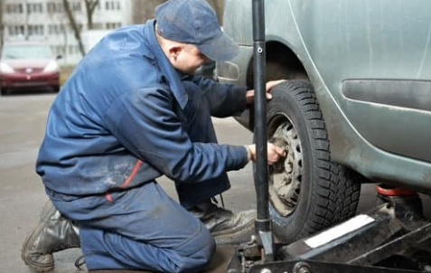 What Is a Mobile Tyre Fitter